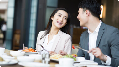 Attractive working single man and woman eating on a lunch date